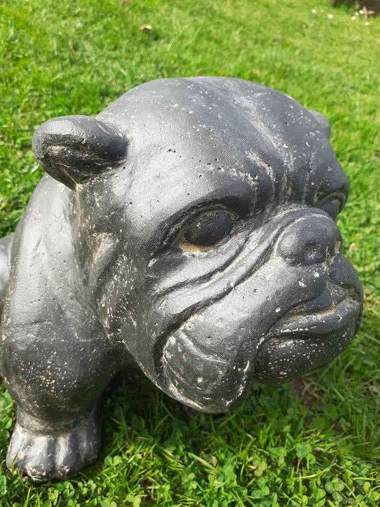 ENGELSE BULLDOG IN GEPATINEERDE STEEN (hoogte 30 cm)., Ophalen of Verzenden, Nieuw, Overige materialen, Dierenbeeld