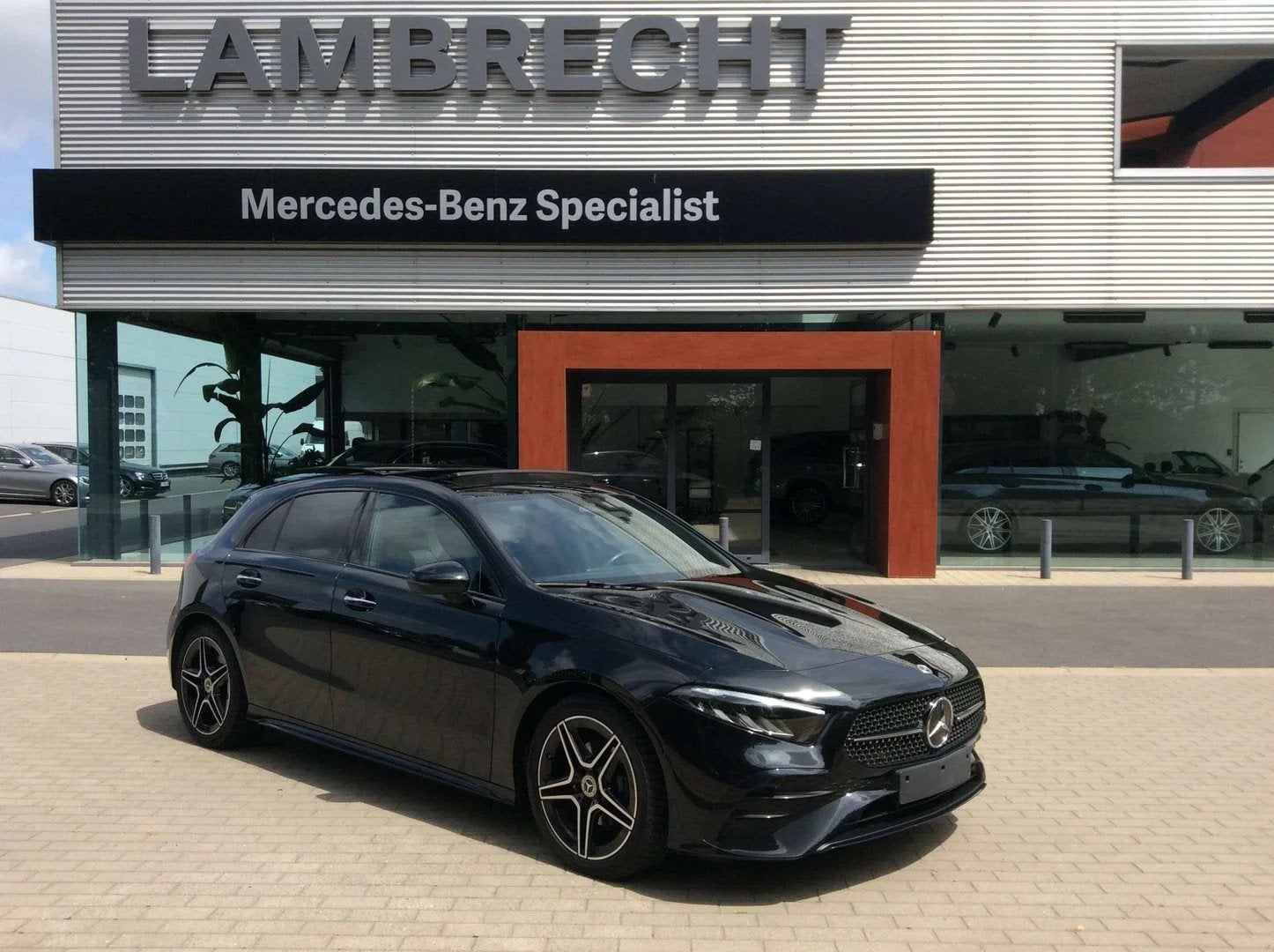 Mercedes-Benz A-CLASS 200 A 200 (EU6AP) * AMG * NIGHT * PANO, Automaat, 4 cilinders, Alcantara, Zwart