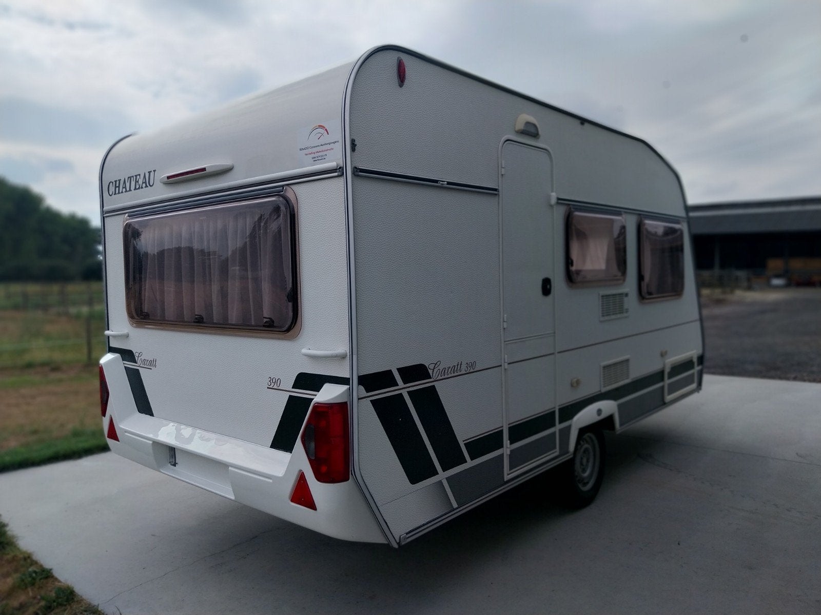 Chateau Caratt 390, Caravans en Kamperen, Chateau, Stapelbed, Bedrijf, Fietsenrek
