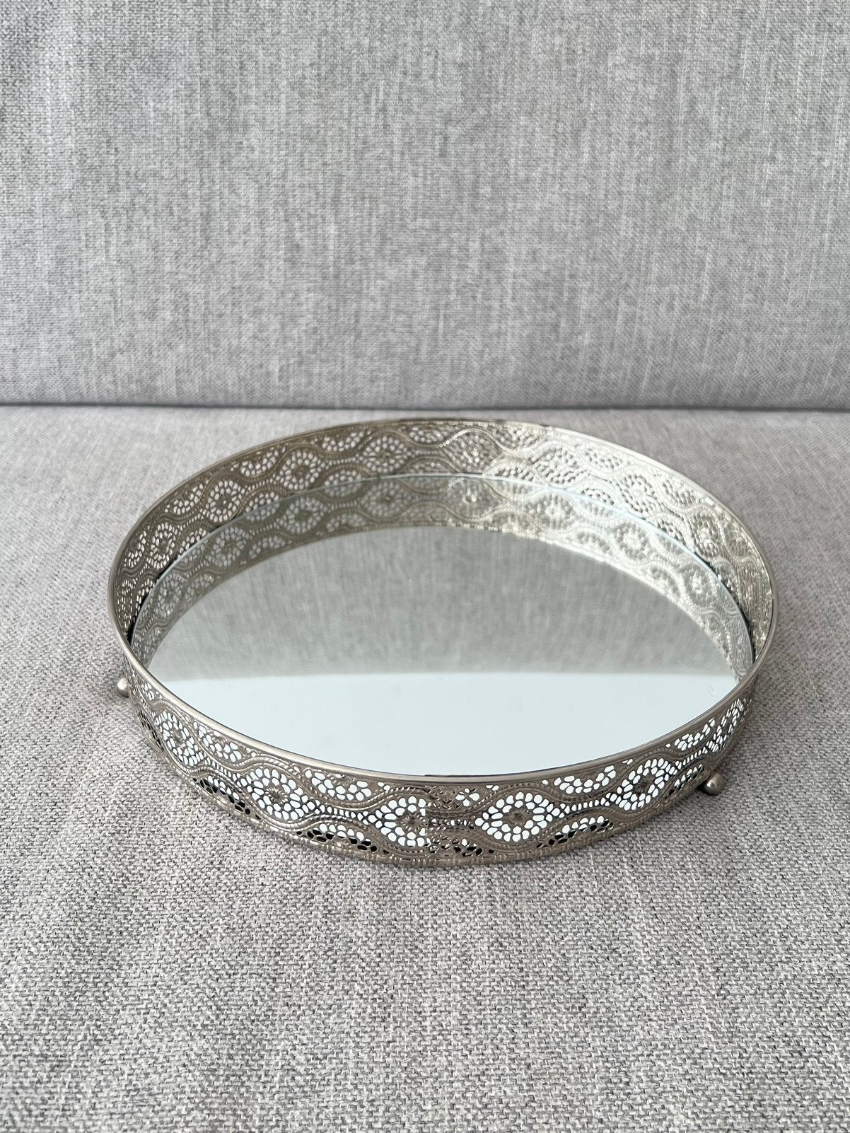 Rond zilveren spiegeldienblad / tray met kantmotief, Enlèvement ou Envoi
