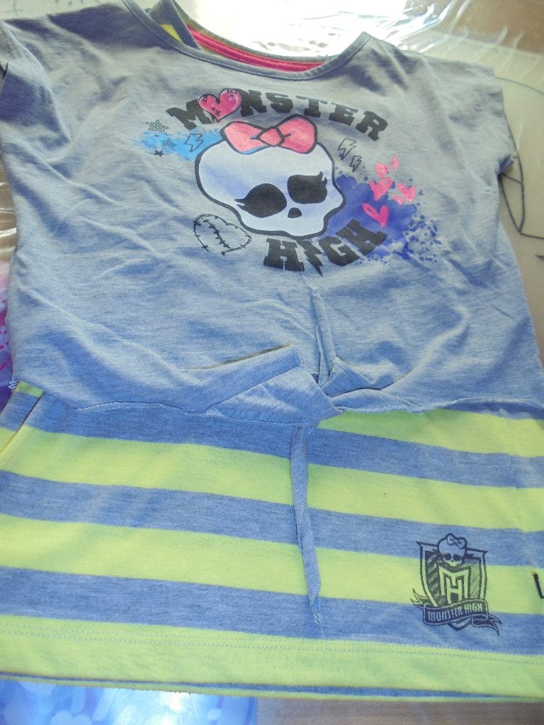 2 delig monster high t-shirt 146/152, Kinderen en Baby's, Kinderkleding | Maat 146, Ophalen of Verzenden, Zo goed als nieuw, Meisje