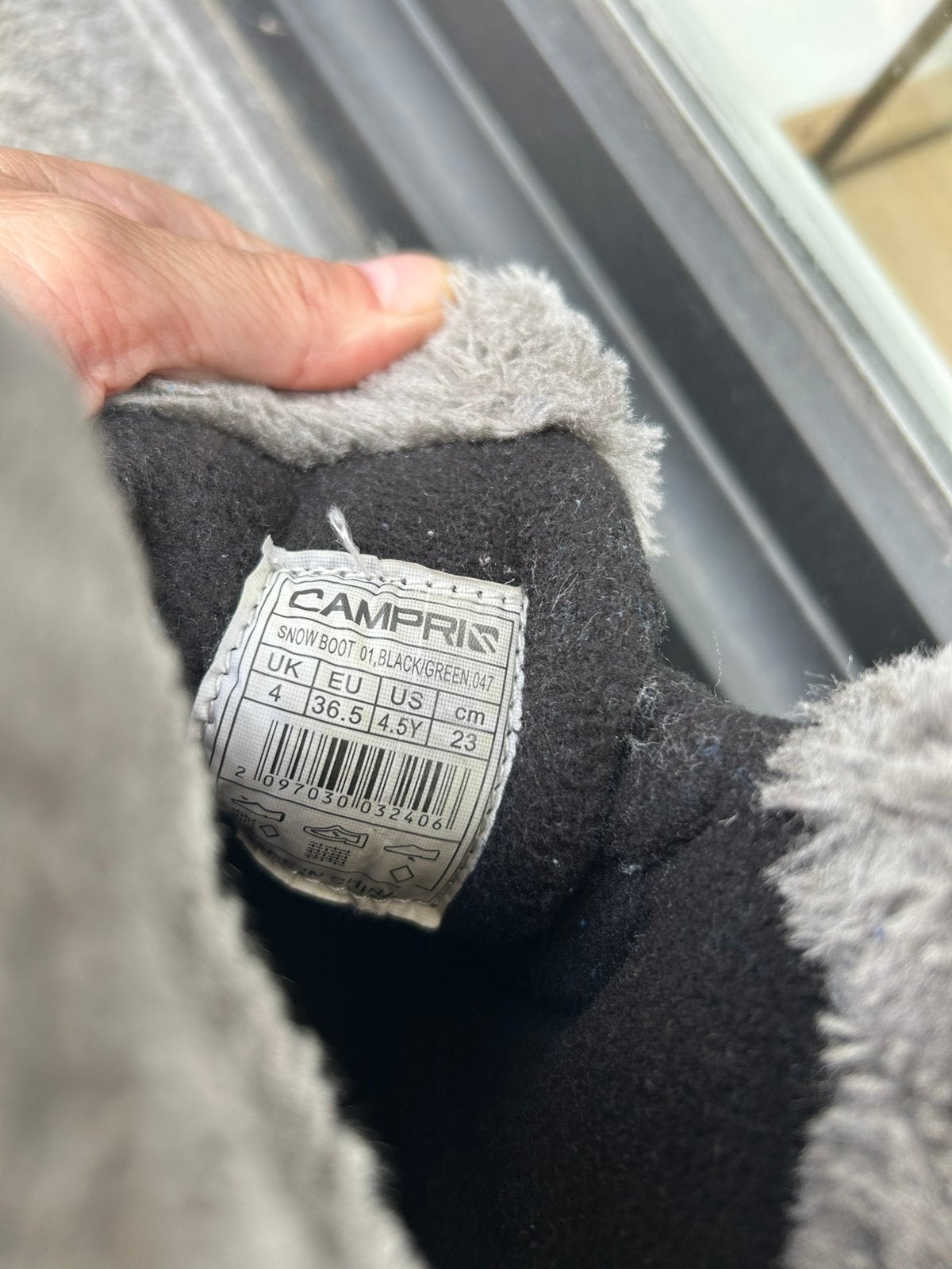Stevige sneeuwschoenen, Kinderen en Baby's, Kinderkleding | Schoenen en Sokken, Ophalen, Schoenen, Zo goed als nieuw, Jongen