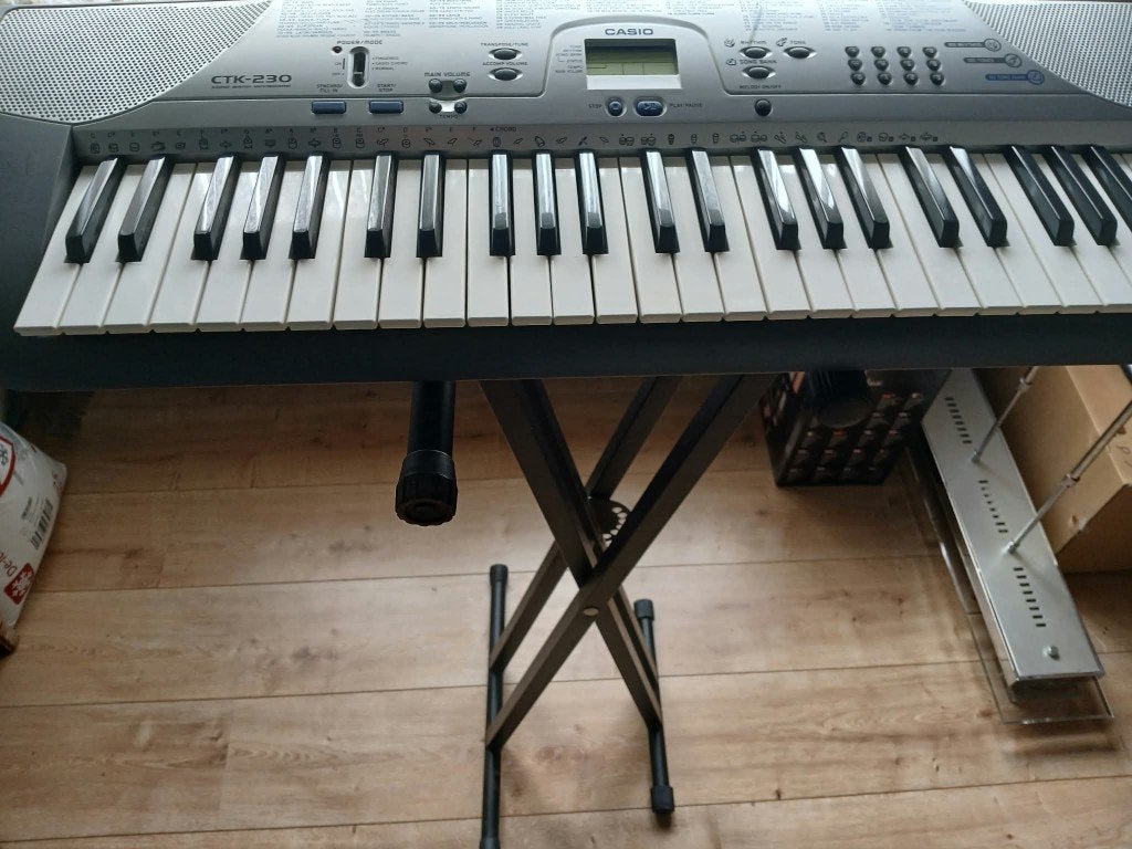 keyboard op voet, Musique & Instruments, Enlèvement, Utilisé