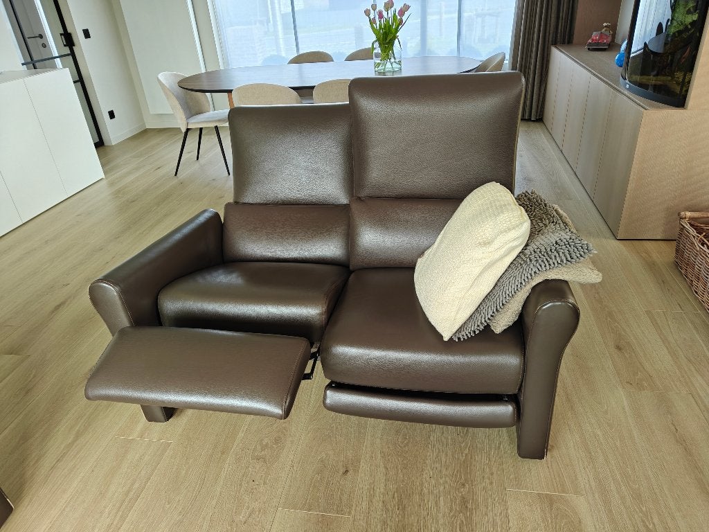 Comfortabele 2zit relaxzetel in bruin leder, Huis en Inrichting, Zetels | Zetels, Gebruikt, Rechte bank, Tweepersoons, Minder dan 150 cm