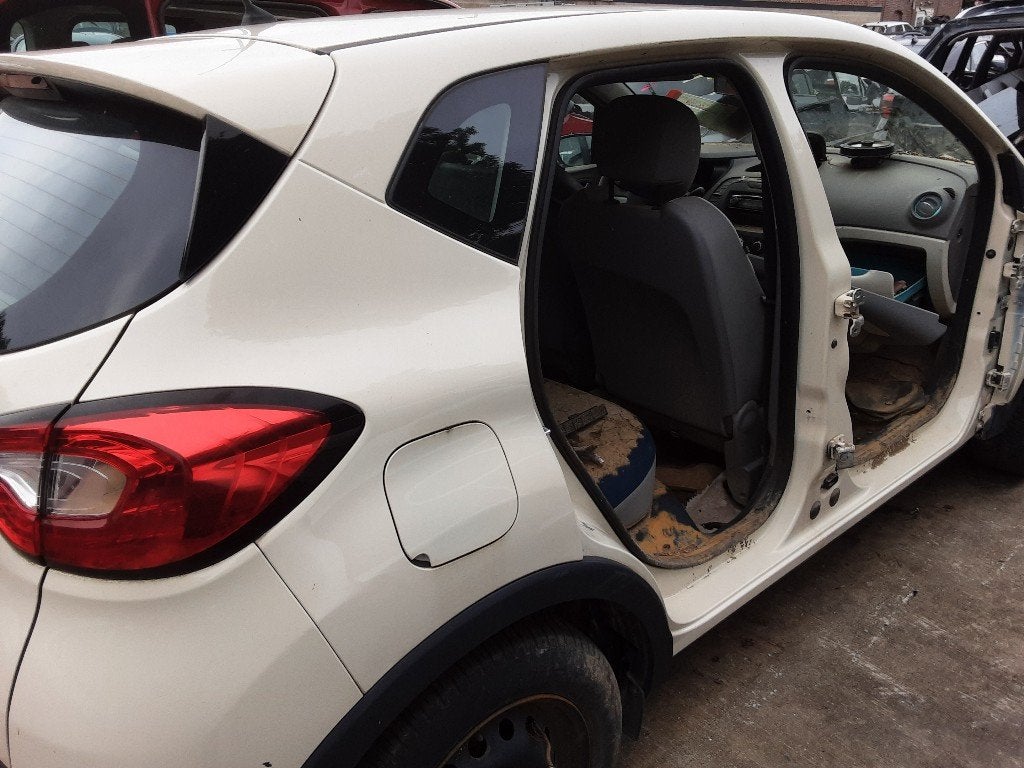 SPATBORD RECHTS ACHTER Renault Captur I (2R) (01-2013/-), Gebruikt, Renault, Achter, Spatbord