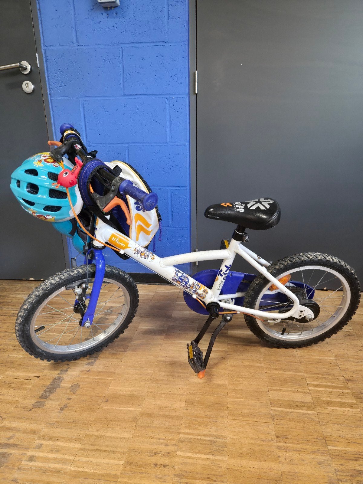 Vélo 16 pouces + accessoires, Enlèvement