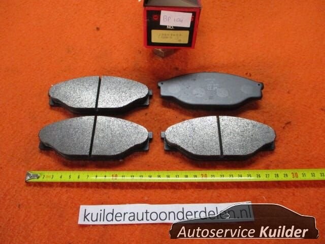 Remblokken voorzijde Toyota Hiace IV Hilux V  VI Nipparts J3, Autos : Pièces & Accessoires, Neuf, -, Toyota, -