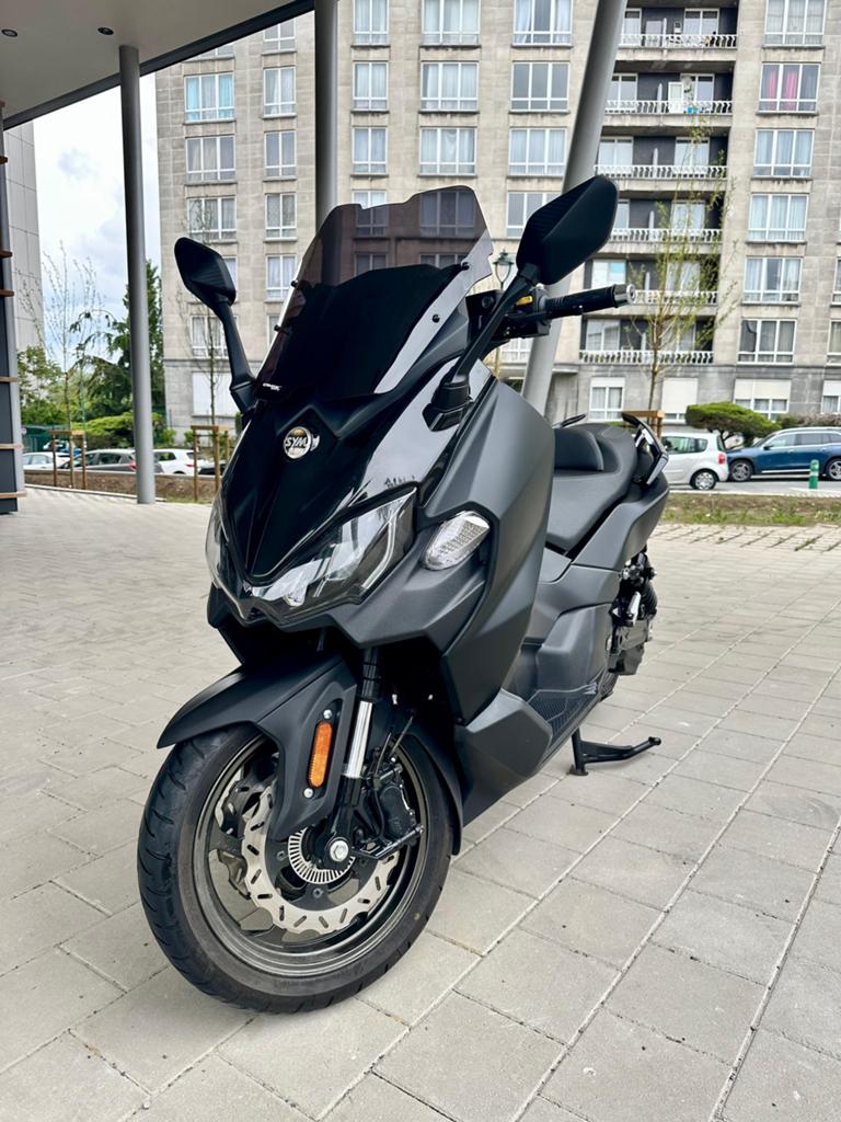 Sym Maxsym, Fietsen en Brommers, Ophalen