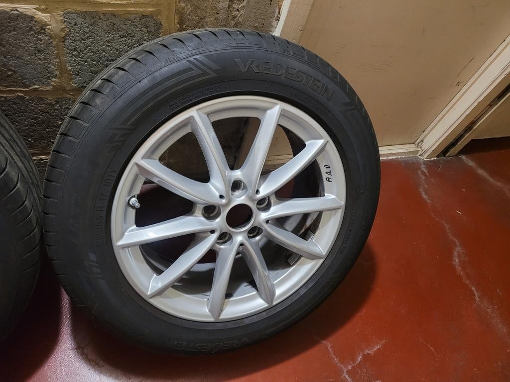 Jante d'origine BMW x1 d'origine état impeccable + pneus Vre, Autos : Pièces & Accessoires, Pneus & Jantes, Neuf, Pneus été, Enlèvement