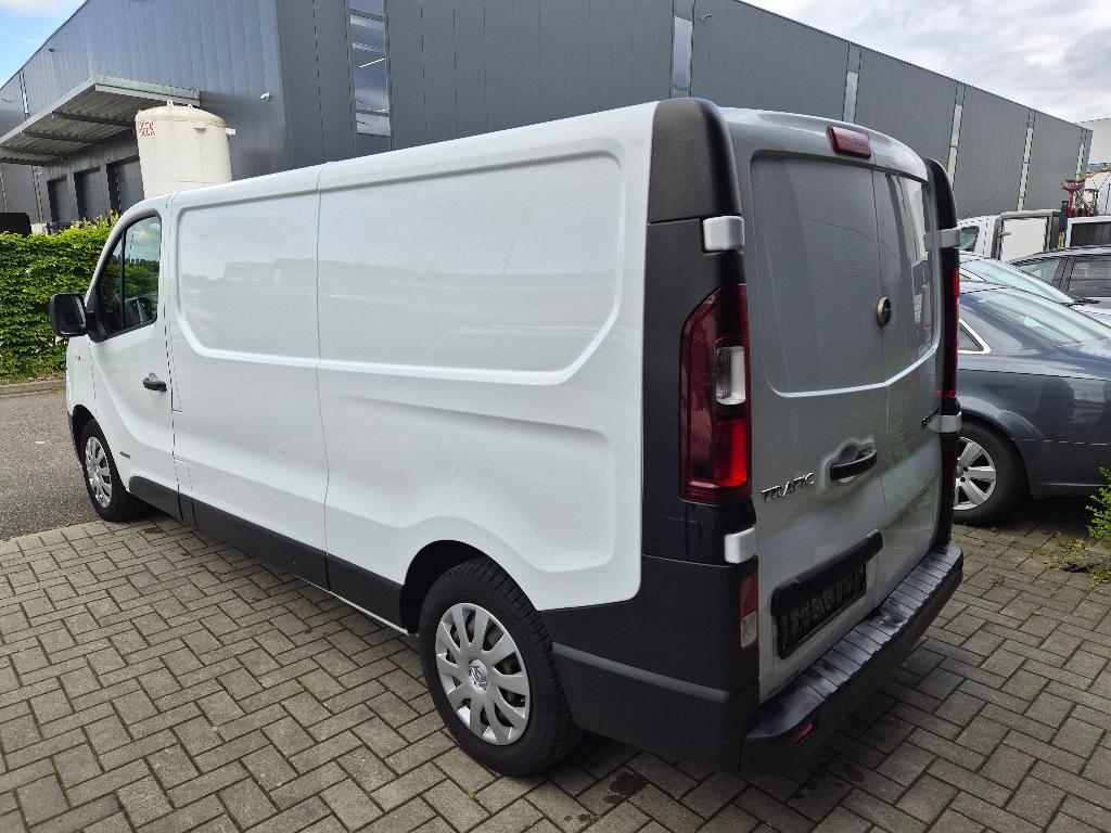 RENAULT TRAFIC, Euro 5, Achat, 3 places, Noir