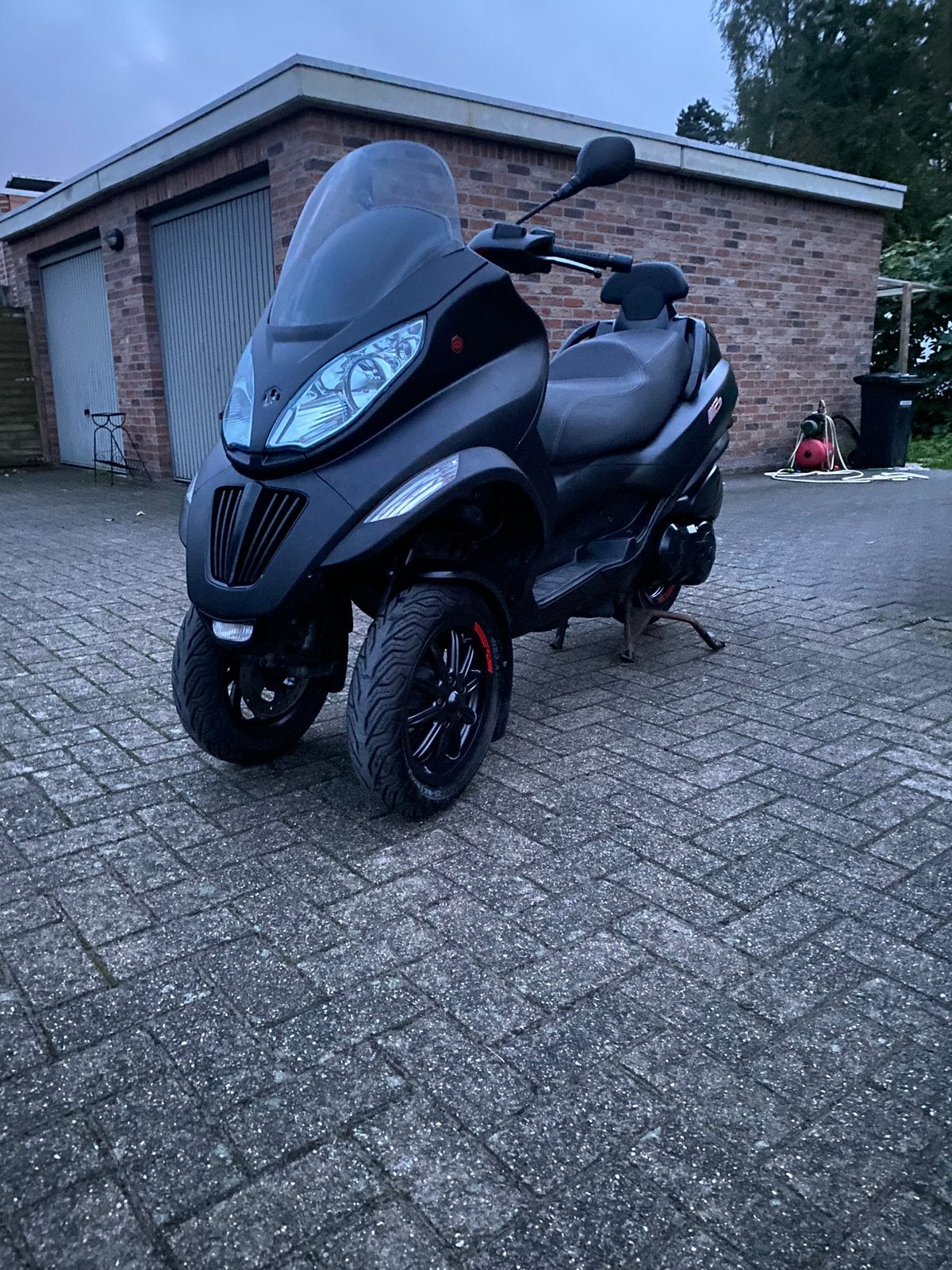 Piaggio MP3 400 LT, Particulier