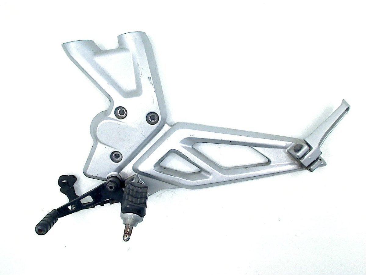 REPOSE PIEDS AVANT GAUCHE BMW G 310 R 2017-2019 (G310R K03), Motos, Dhr. S. di Majo, Utilisé, Info@cama-motorparts.nl, P.J. Troelstraweg 8 8
3144 CX  MAASSLUIS, NL