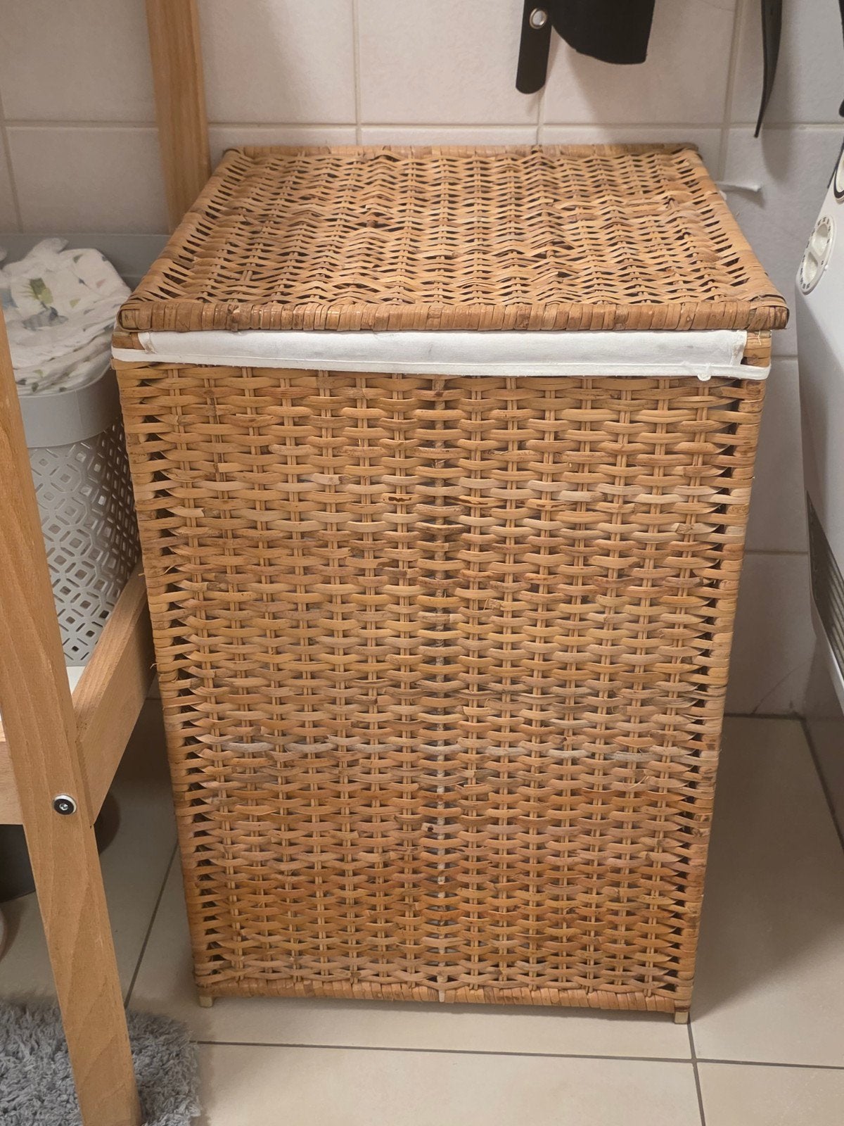 Rieten wasmand, Ophalen