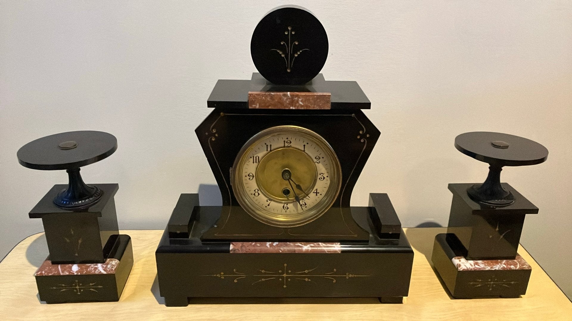 Ensemble de cheminée de la fin du XIXe siècle avec horloge, Enlèvement ou Envoi