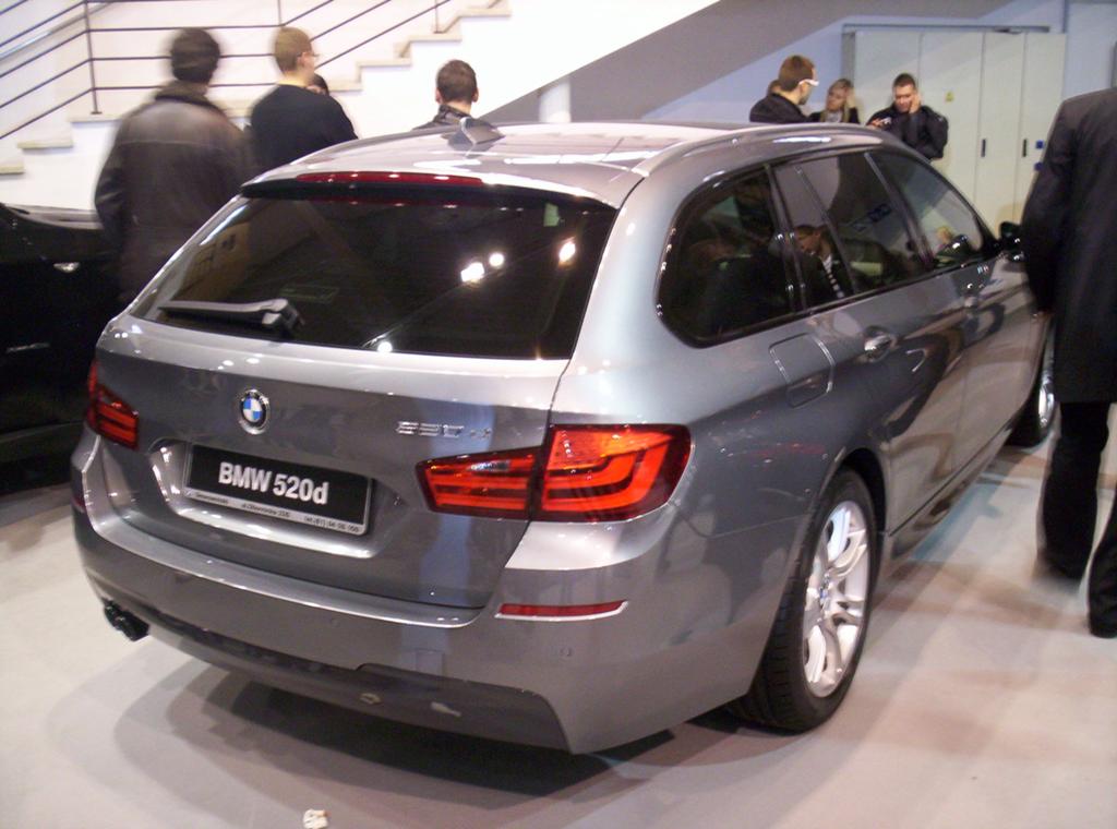 BMW 520D Touring 2011 - 197.000 km, Auto's, BMW, Achterwielaandrijving, Zwart, Sound system, 5 deurs
