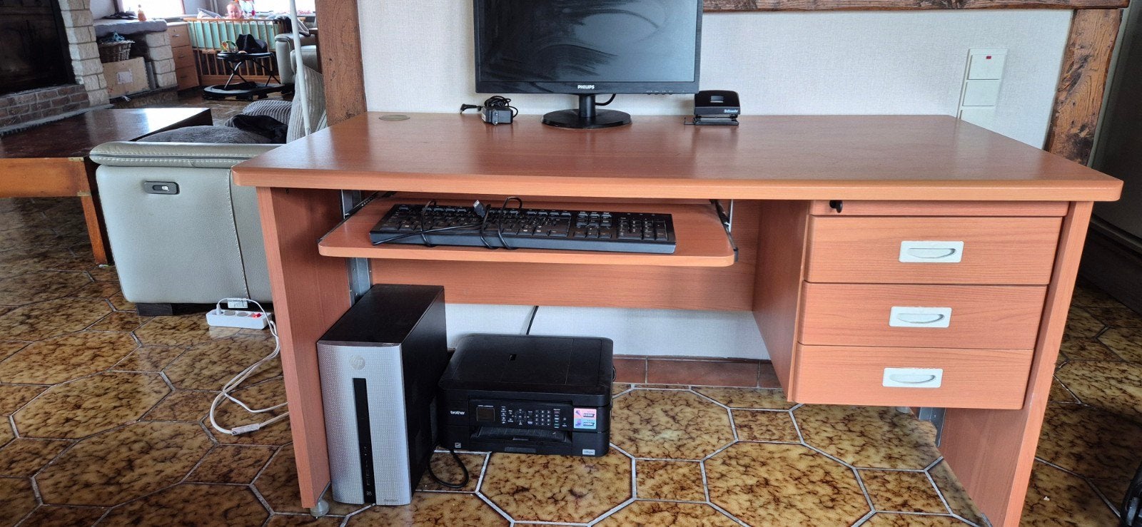 Stevige bureau goede staat, Ophalen, Met lades, Gebruikt, Hout