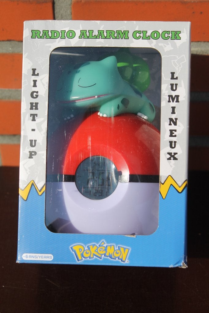 Radio-réveil Pokemon Pokéball BULBASAUR, neuf dans sa boîte., Réveil, Enlèvement ou Envoi, Numérique, Neuf