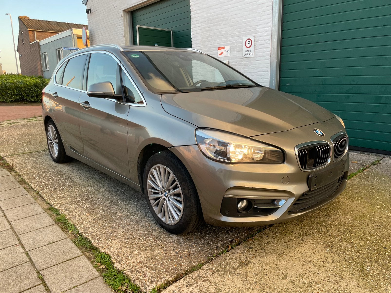 Te koop bmw 225xe full optie, Automaat, Beige, Beige, 2 Reeks Active Tourer