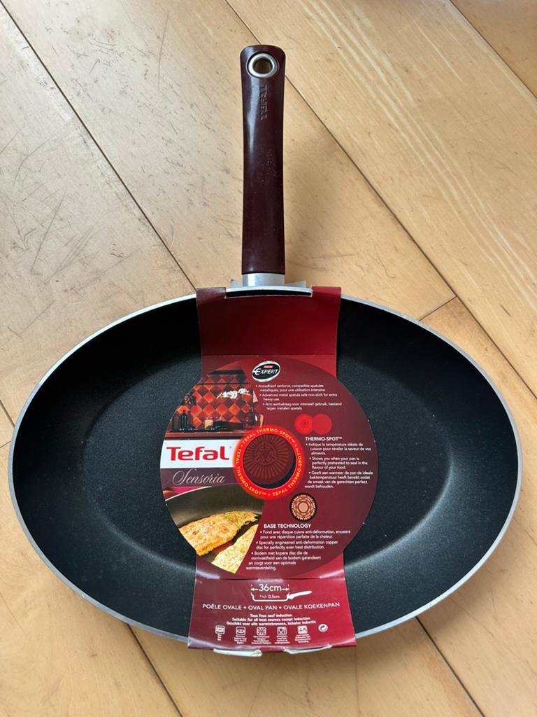 Poêle ovale Tefal neuve, Enlèvement, Comme neuf