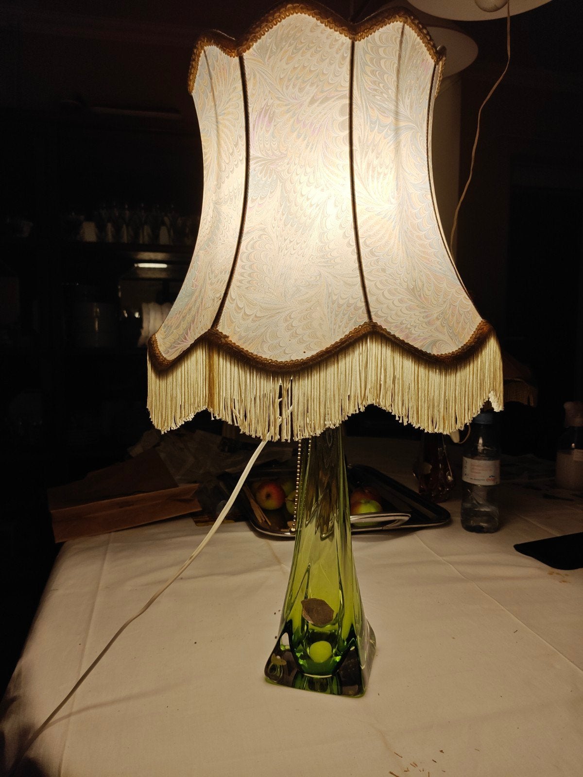 Lampe ovale Saint Lambert avec abat-jour, Enlèvement