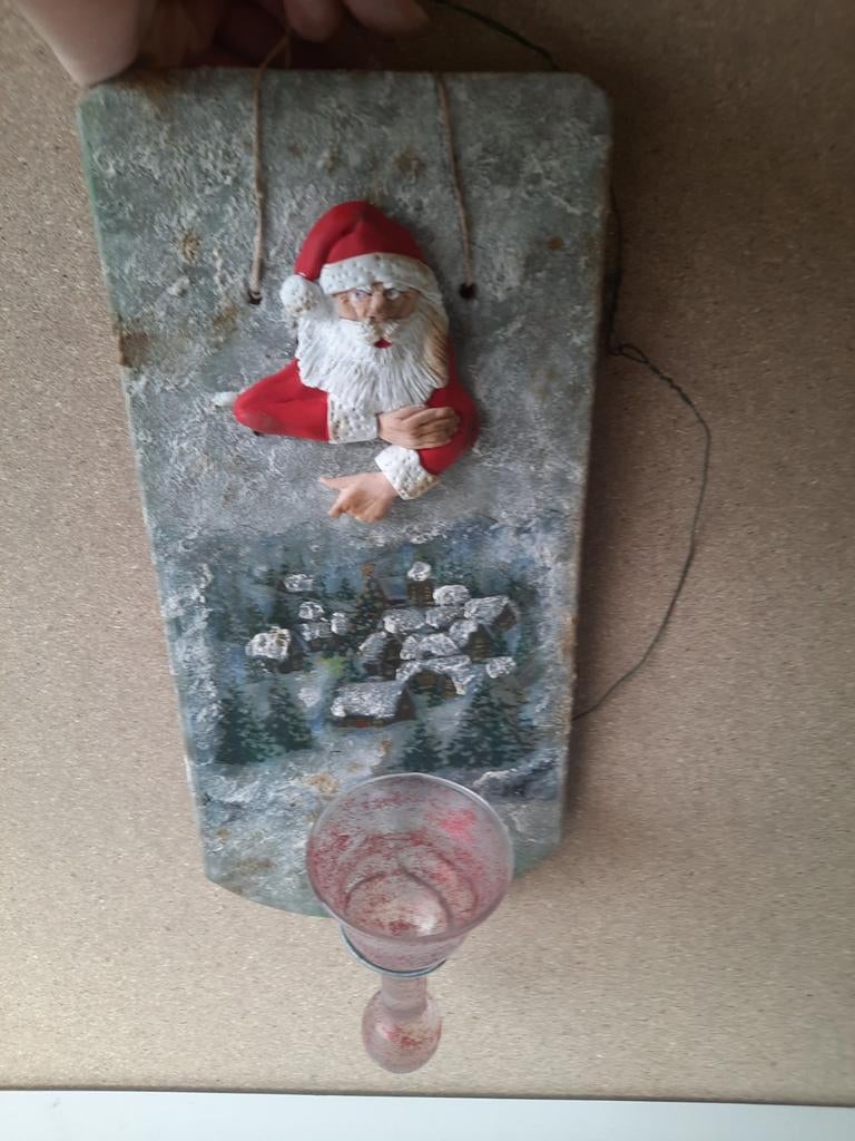 Tuile de toit du Père Noël, Enlèvement