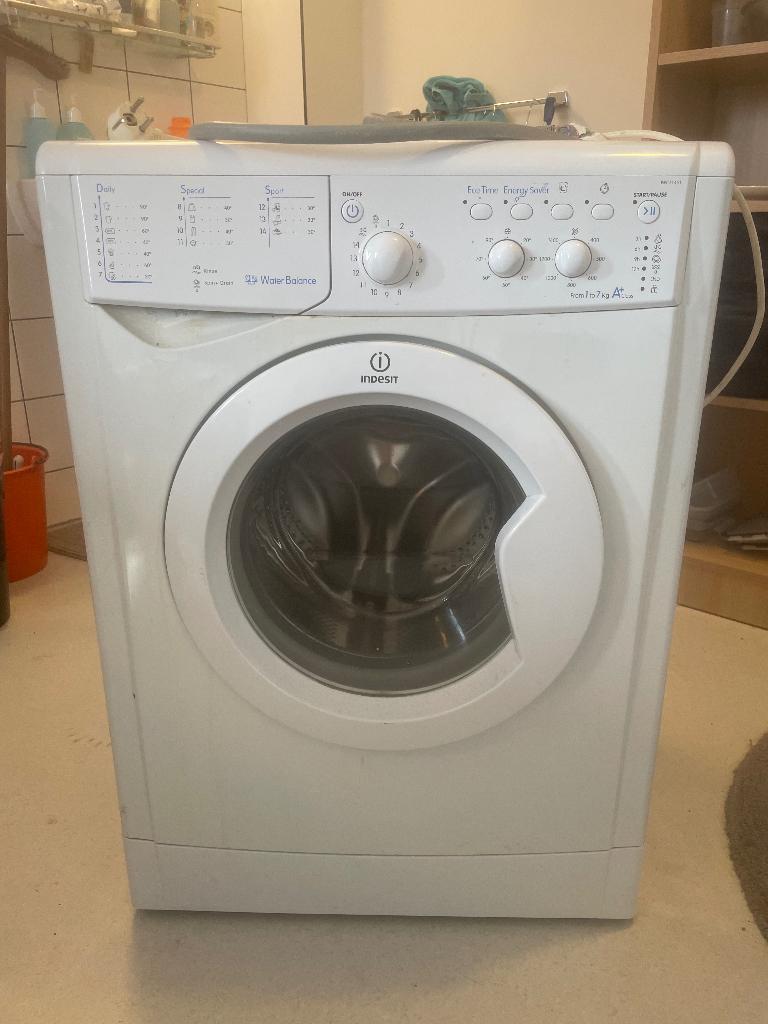 Machine à laver, 1200 à 1600 tours, 6 à 8 kg, 85 à 90 cm, Programme lavage à la main