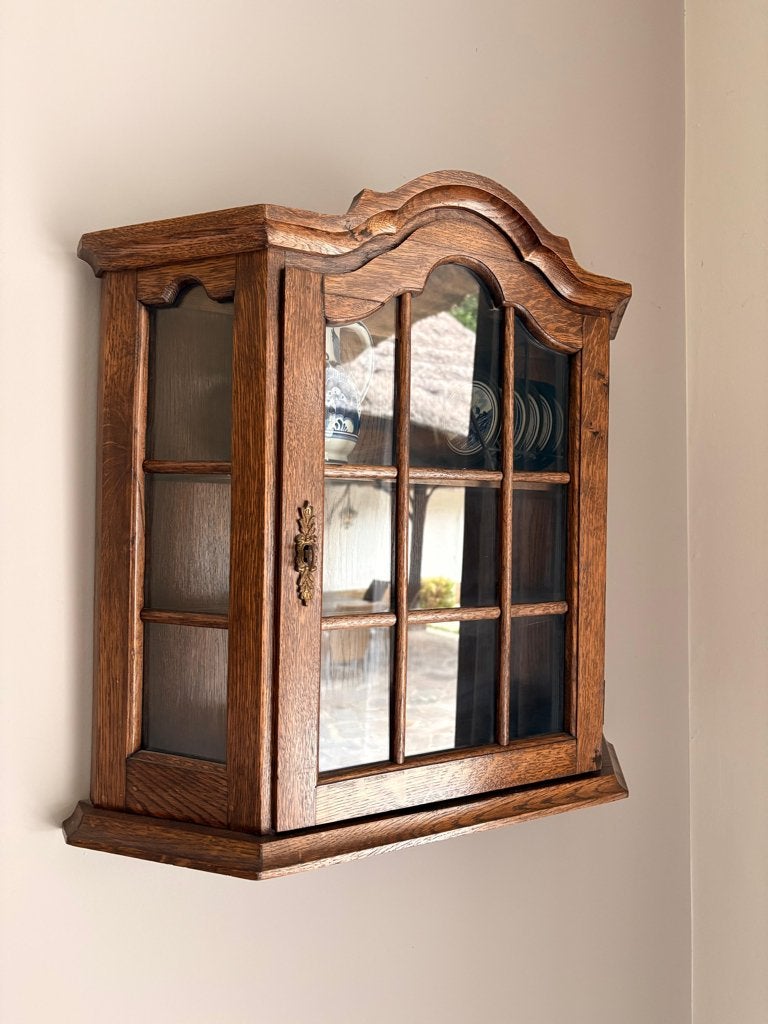 Klassieke houten wandvitrine met glas, Ophalen