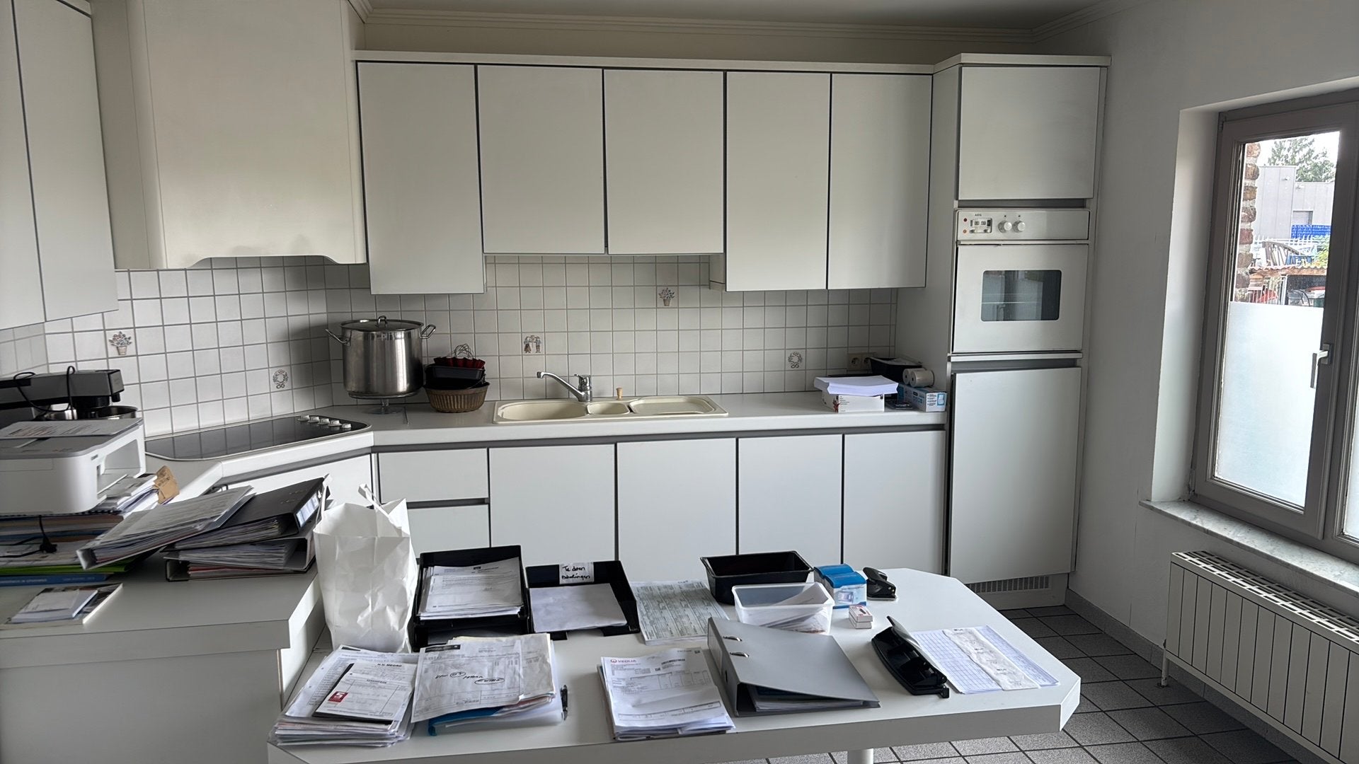 Degelijke keuken (uit te breken )
