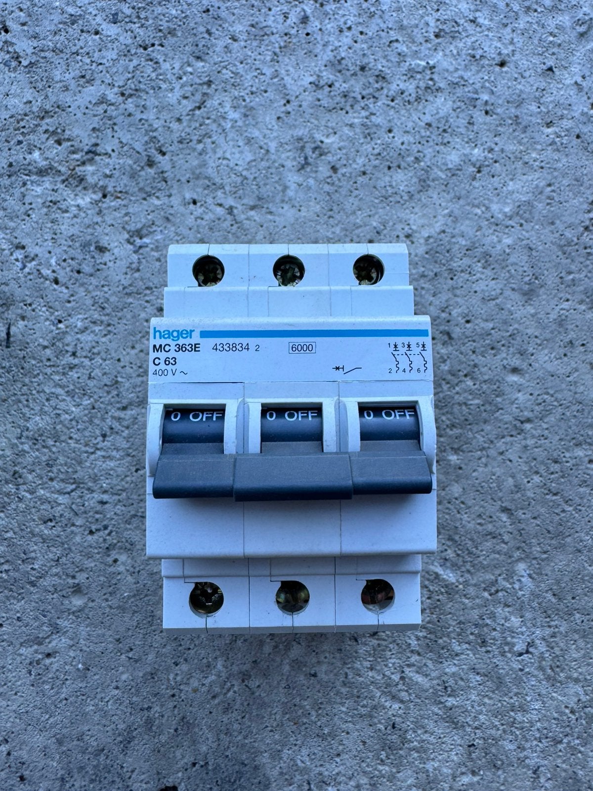 Hager MC363E – Disjoncteur 3P C63 400 V – État quasi neuf, Bricolage & Construction, Enlèvement ou Envoi, Comme neuf, Hager, Tableau électrique