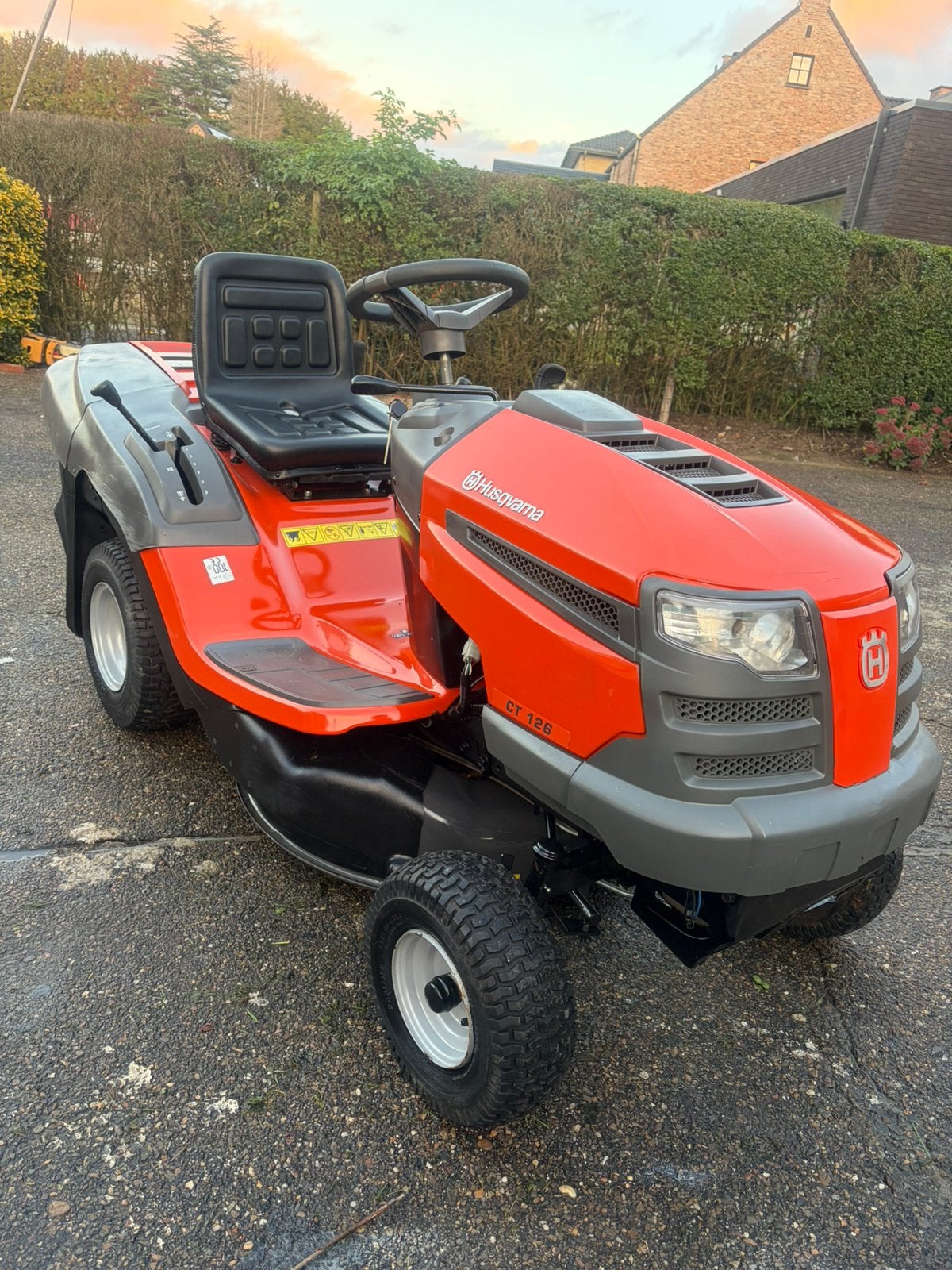 Zitmaaier Husqvarna CT126 nieuwstaat., Ophalen, Zo goed als nieuw, Elektrische starter, 90 tot 120 cm