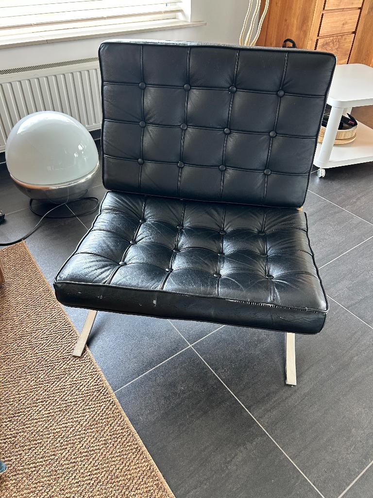 Barcelona chair ( replica), Ophalen, Gebruikt, Leer