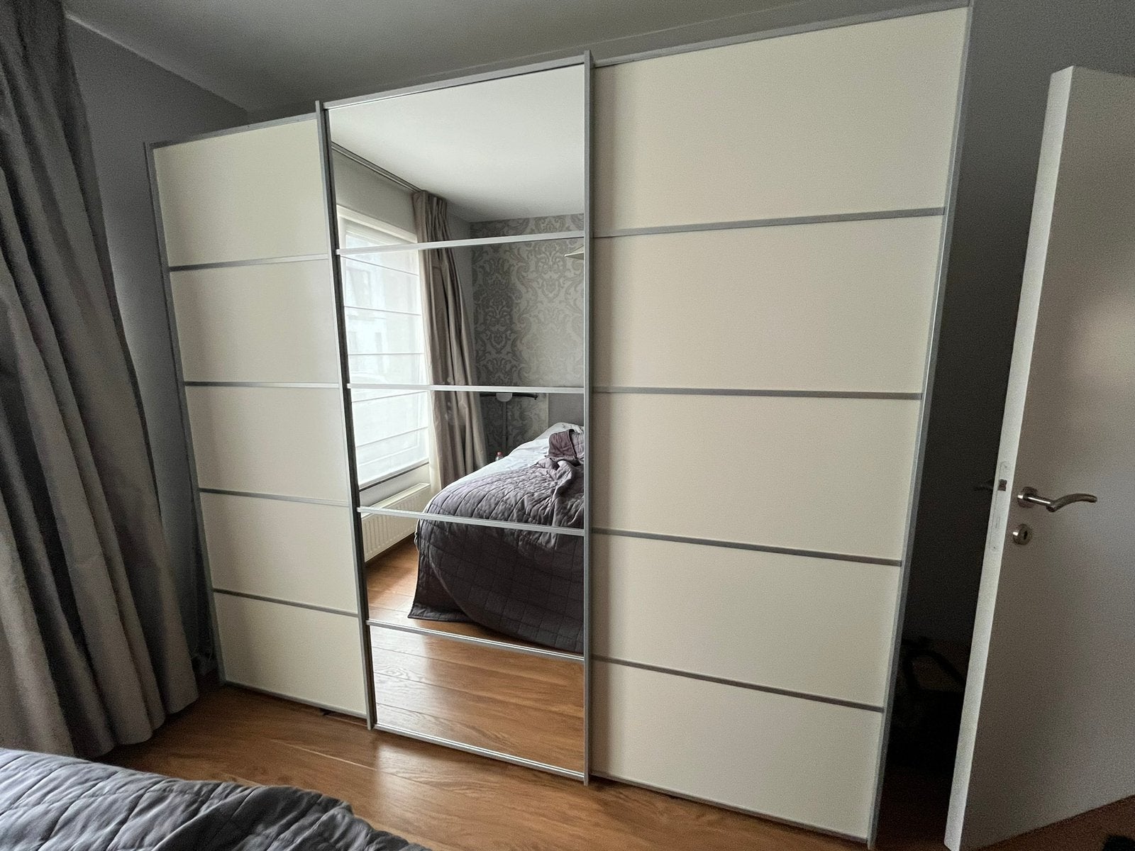 Mooie, praktische kleerkast met schuifdeuren. (2,45m breed), Huis en Inrichting, Kasten | Kleerkasten, Ophalen, Gebruikt, 200 cm of meer
