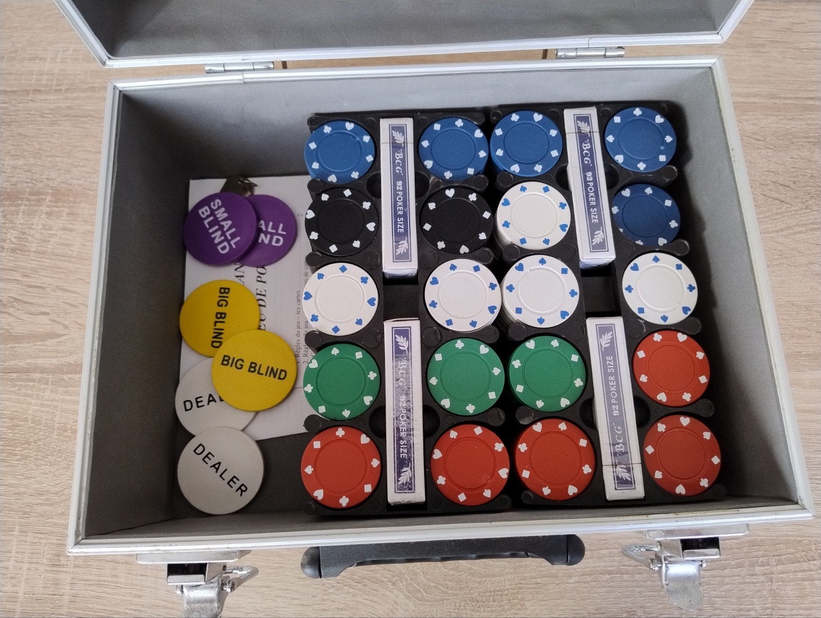 nieuwe pokersets met nieuwe opvouwbare pokertafel, Hobby en Vrije tijd, Vijf spelers of meer, Ophalen, Nieuw