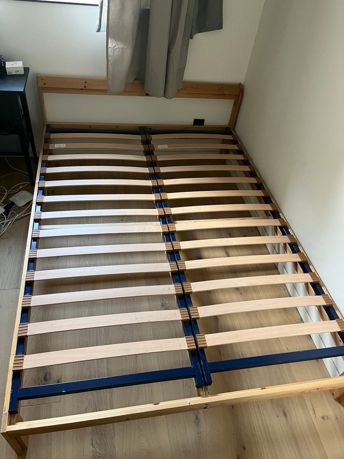 Lit bois 140/200 avec sommier, Enlèvement ou Envoi, Comme neuf, Matelas