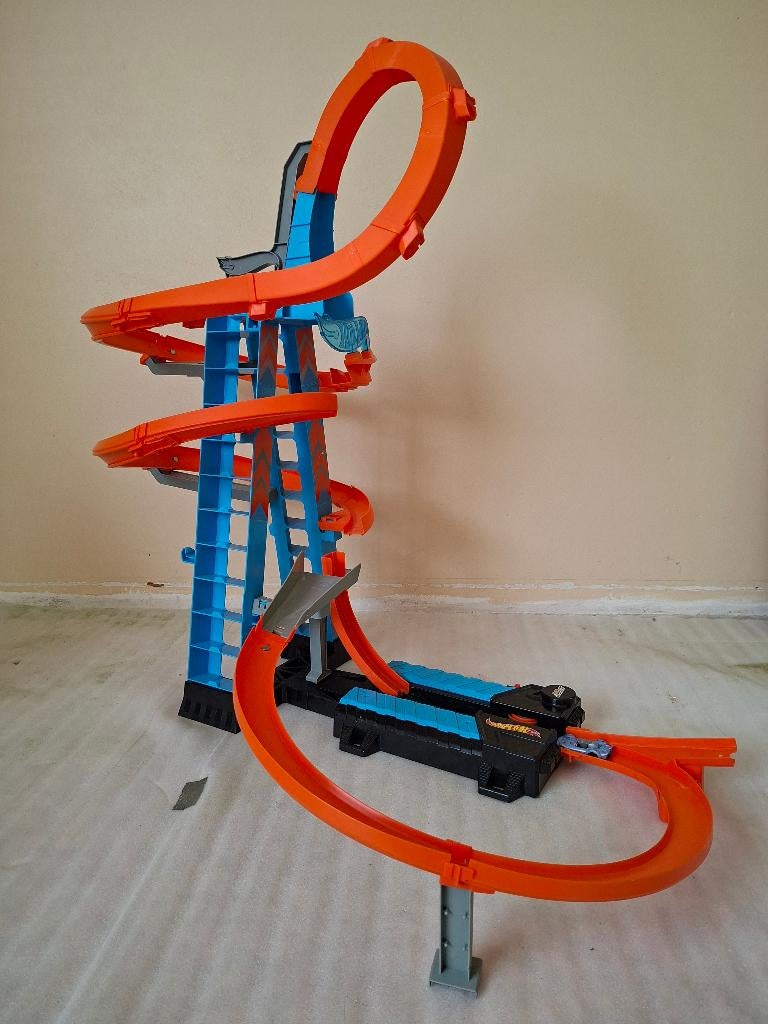 Hot wheels altitude crash set, Enfants & Bébés, Jouets | Circuits, Électrique, Enlèvement, Hot Wheels, Avec looping