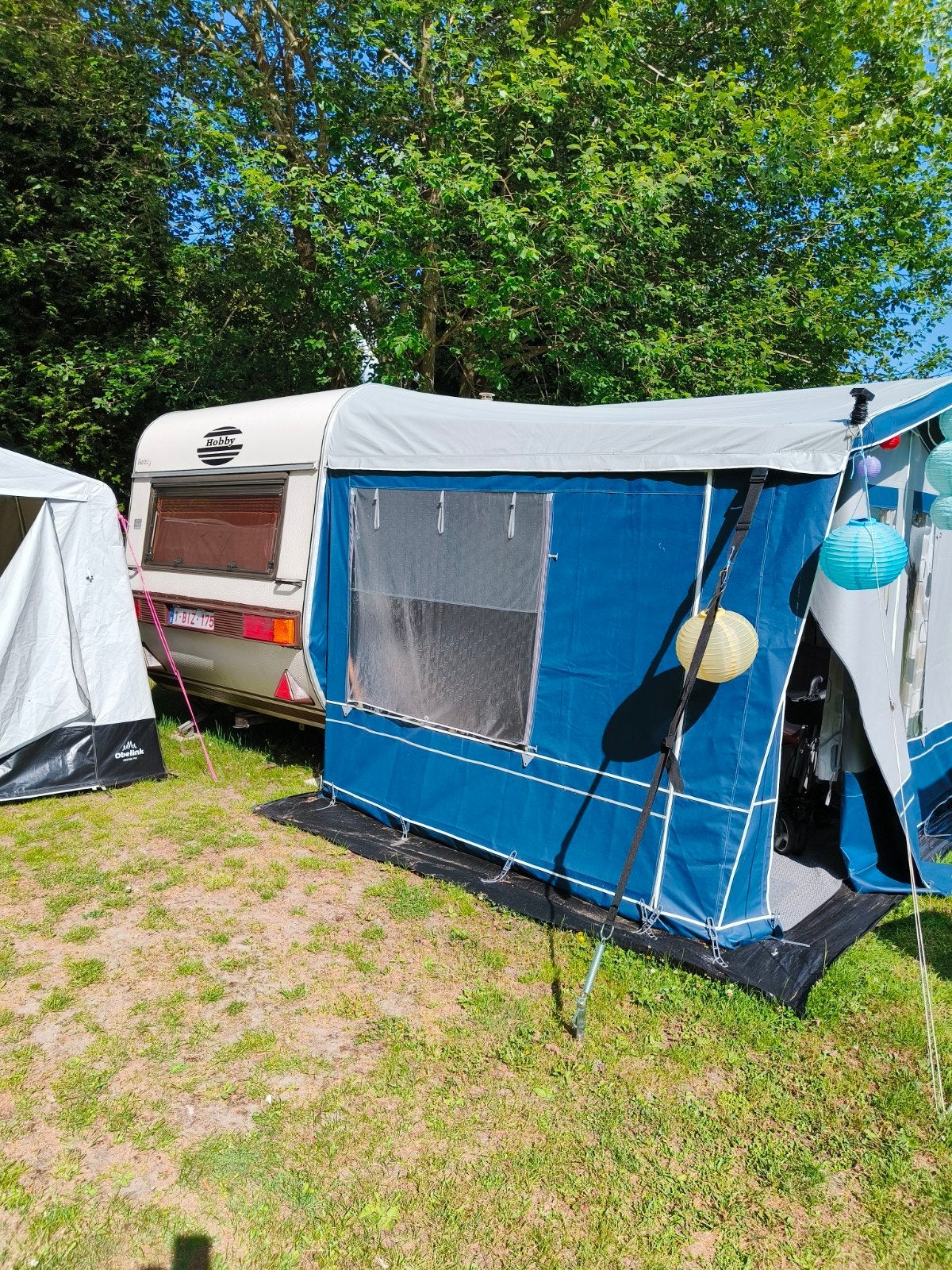 vinted hobby de luxe 330 MTM 750kg, Voortentlamp, Hobby, Omvormbare zithoek, Treinzit