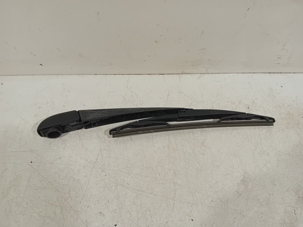 Ruitenwisserarm achterruit Toyota Yaris, Onderdelen@venauto.nl, Van der Ven Autorecycling B.V., Gebruikt, Ettenseweg 76, 4706 PB Roosendaal, The Netherlands
