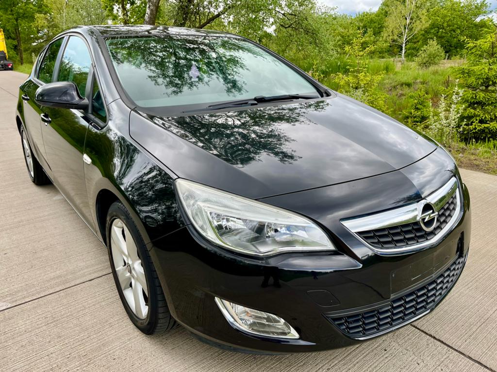 Opel Astra 1.3 EcoFlex 102.000km Euro5 Gekeurd vvk !!!, Auto's, Opel, Euro 5, Stof, 4 cilinders, Zwart