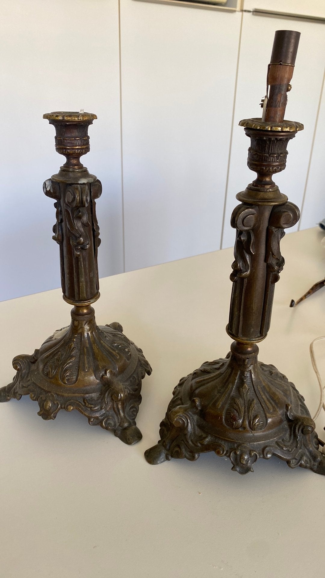 Oude bronzen kandelaars 1900, Ophalen