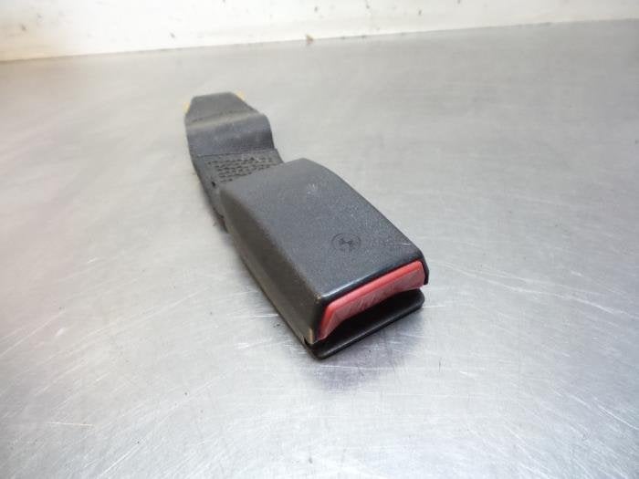 Insertion ceinture de sécurité arrière gauche d'un BMW 7-, -, 3 mois de garantie, Utilisé, -