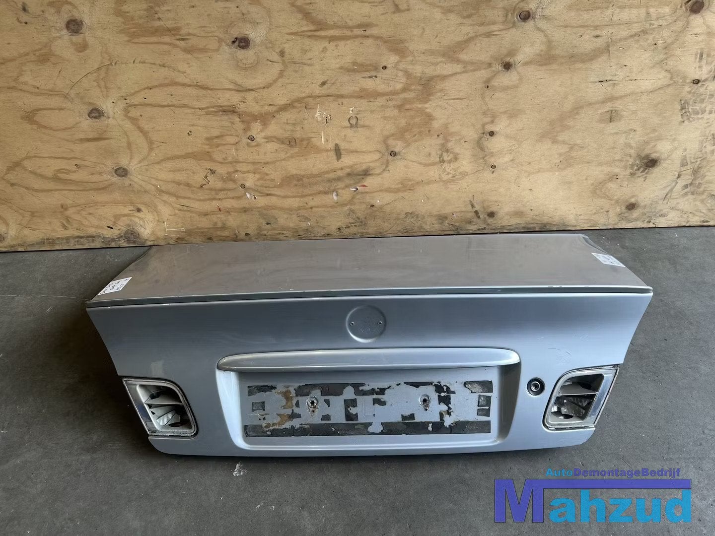 BMW 3 SERIE E46 Zilver 354/7 coupe Achterklep, Petuelring 130
80788  Munich, DE, Gebruikt, Deur, Info@bmw.de