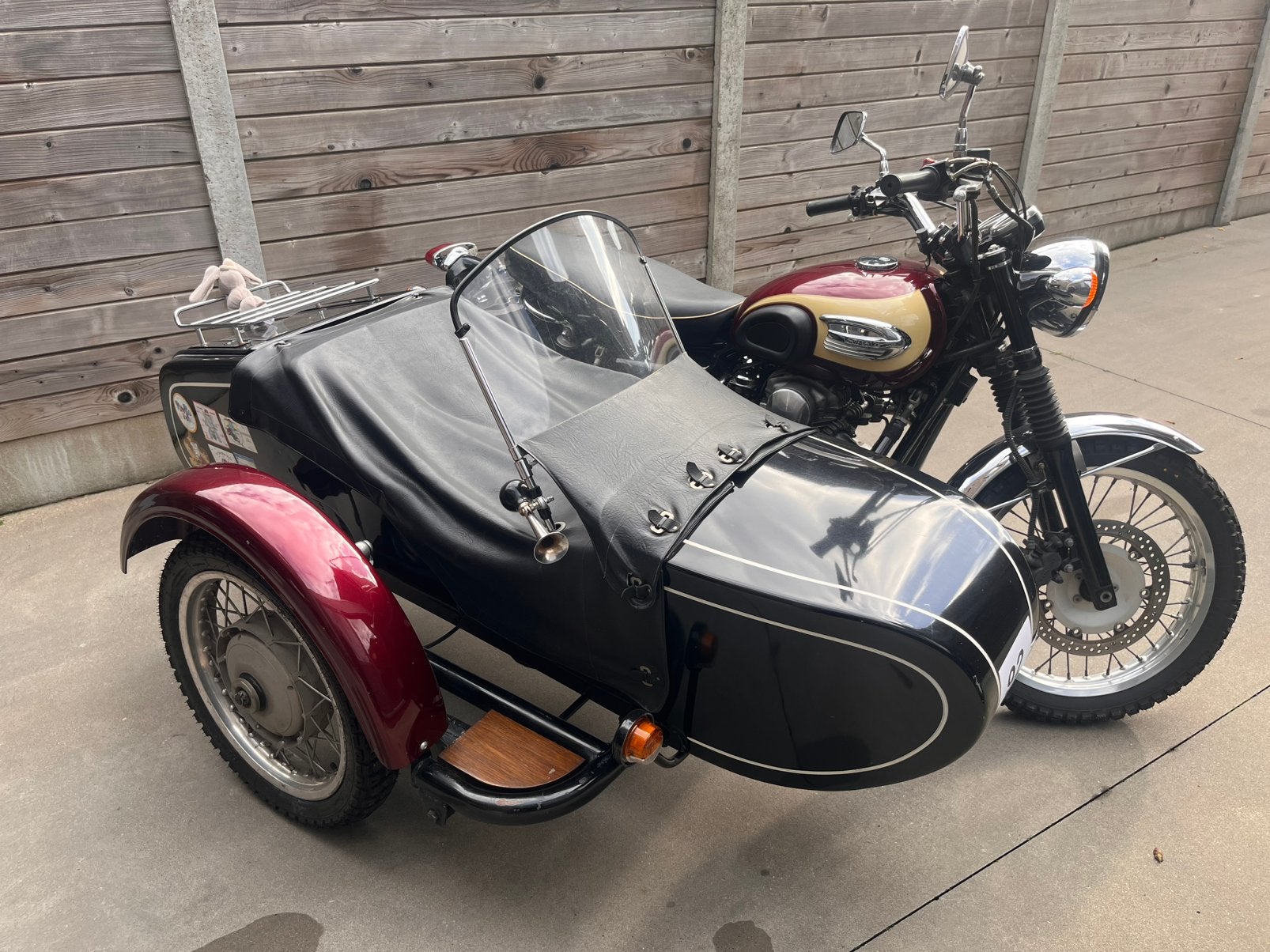 Kawasaki W650 met zijspan, Motoren, 2 cilinders