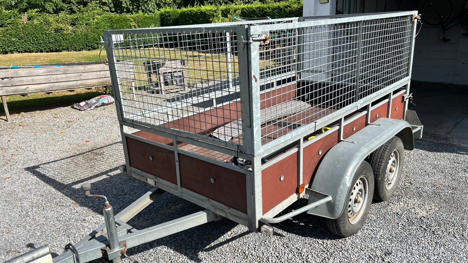 Remorque double essieux avec cage feuillage rampes de charge, Enlèvement, Comme neuf