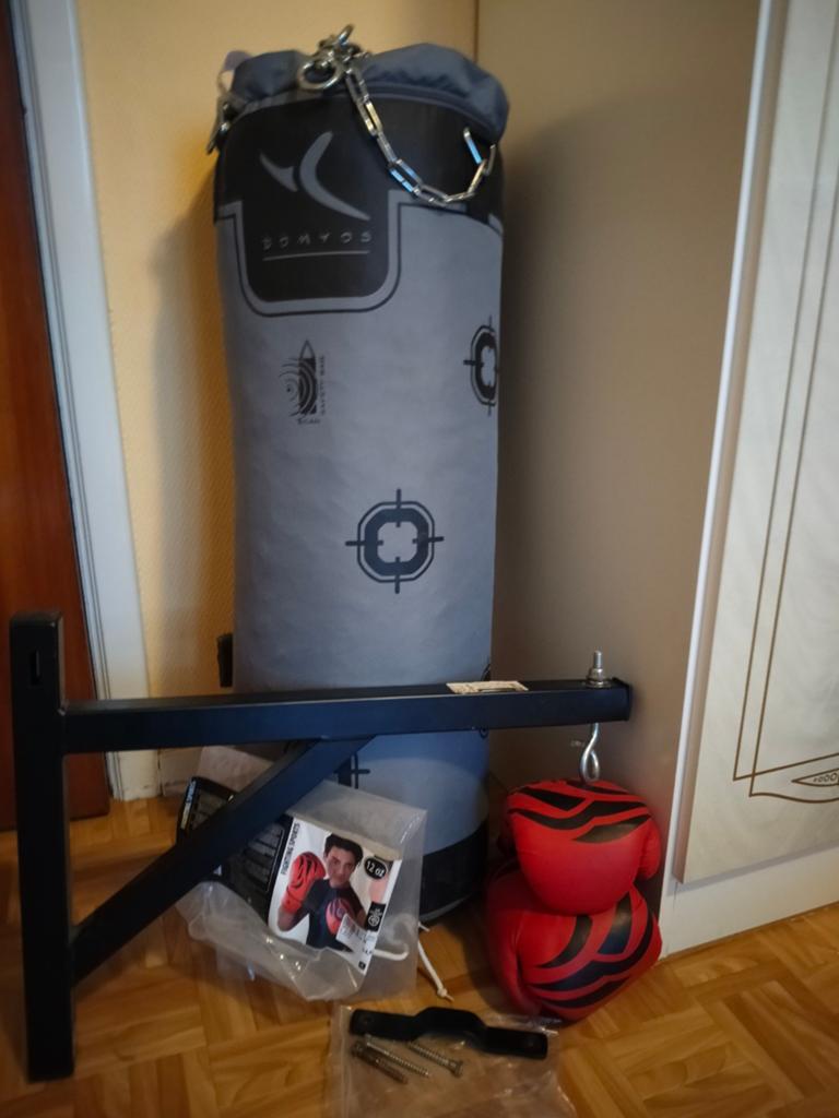 Domyos bokszak en handschoenen - muurbeugel, Sport en Fitness, Boksen, Ophalen, Zo goed als nieuw, Bokszak