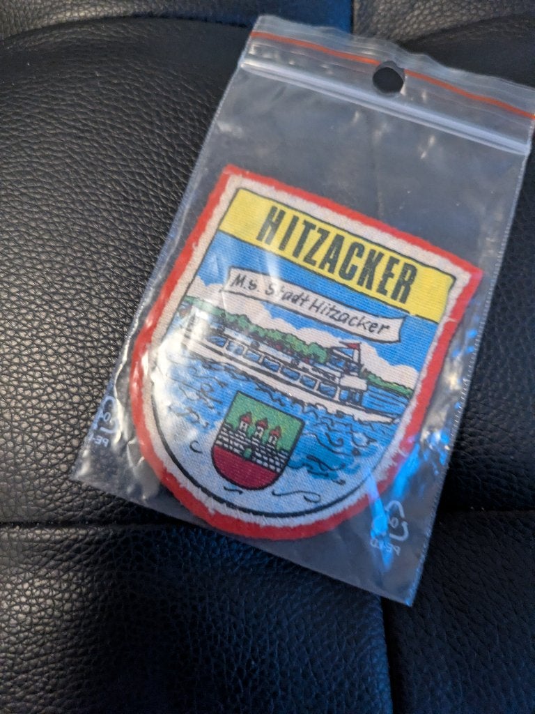 Hitzacker badge, Collections, Broches, Pins & Badges, Enlèvement ou Envoi, Comme neuf, Bouton