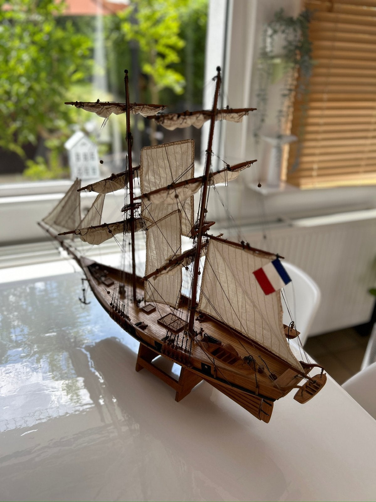 Bateau a voile en bois tres decoratif en très bon etat, Enlèvement, Comme neuf