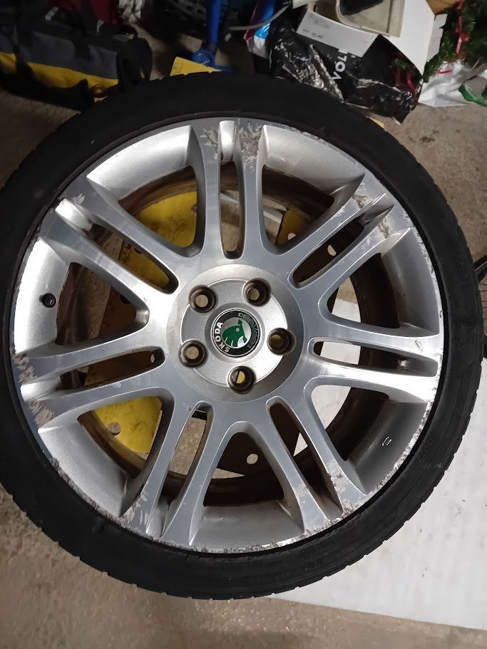 Gevraagd, originele 18 inch velg Skoda Superb (2011), Autos : Pièces & Accessoires, Pneus & Jantes, Enlèvement, 18 pouces, Pneus été