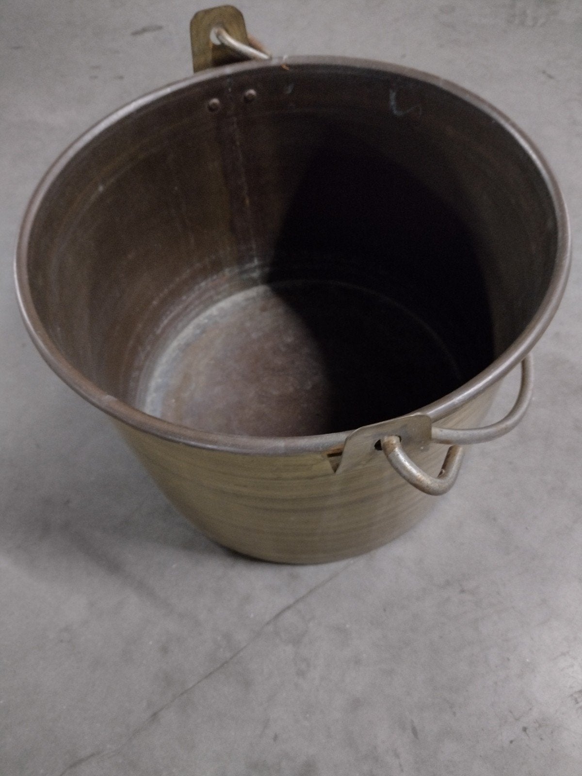 Geel koperen ketel, Ophalen