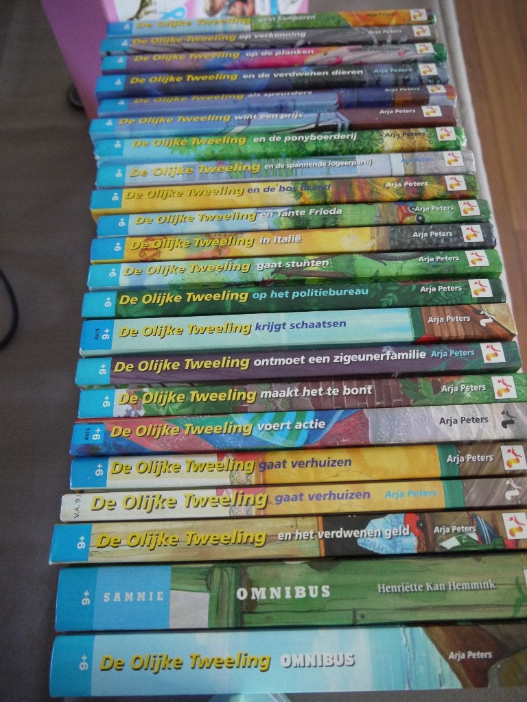De Olijke Tweeling - verschillende titels, Boeken, Ophalen, Zo goed als nieuw, Arja Peters
