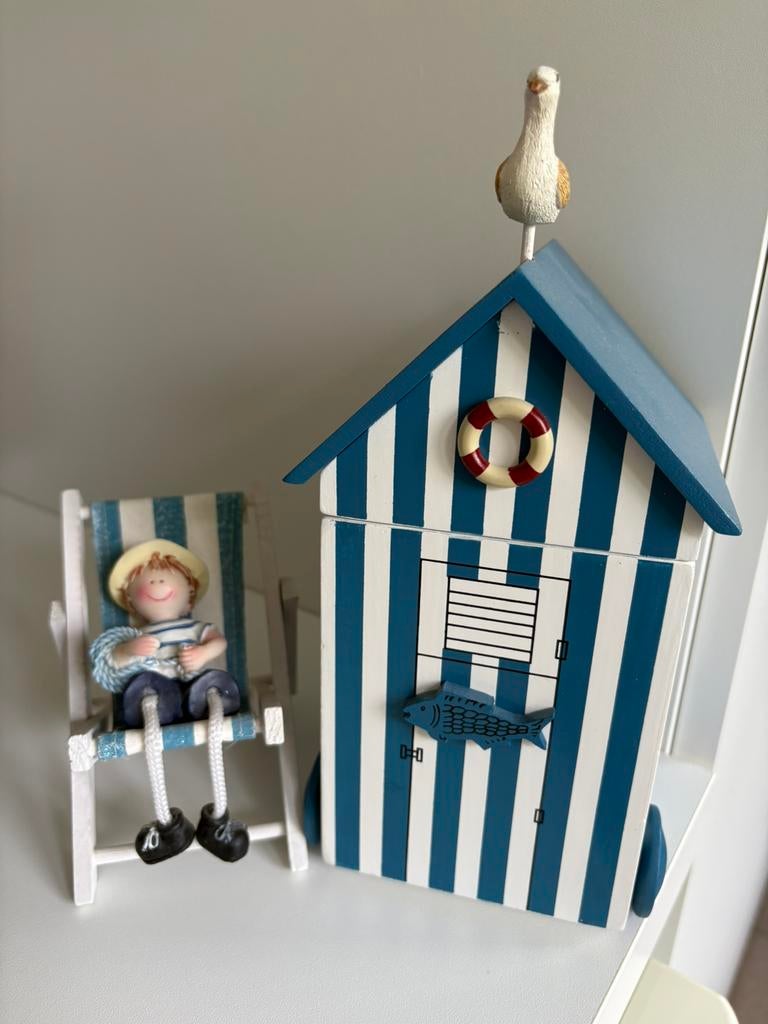 Strandhuisje met strandstoel en poppetje, Ophalen, Nieuw